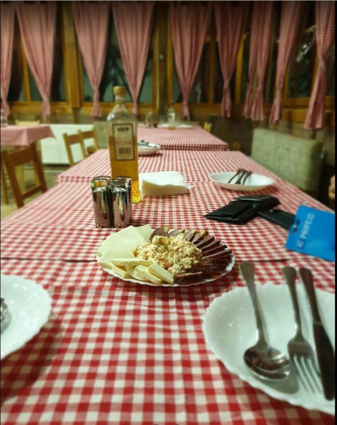 Bed and Breakfast Domacinstvo Kod Gere Crni Vrh Экстерьер фото